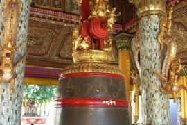 Maha Tissada Bell. ( Commissioned by King Tarrawaddy in 1841. It weighs almost 42 tons.)
