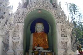 Weikzar Zawgyi Buddha. ( Small figures of Weikzars and Zawguis can be see on the roof above the Buddha.)