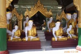 Narga Theinghi Tazaung with its many buddha statues. 