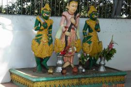 Statue near the Bhodi Tree. 